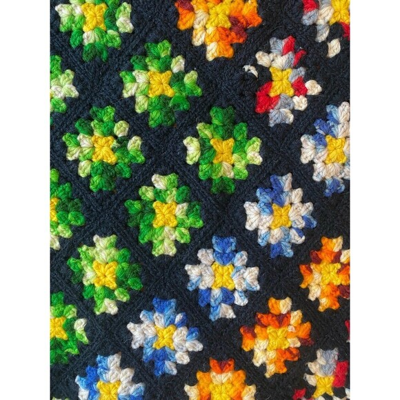 Crochet granny square vintage flower blanket - Picture 4 of 7